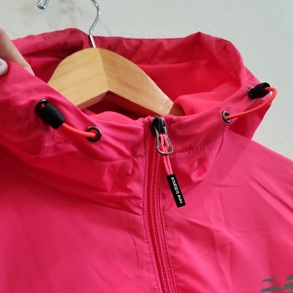 New Balance Women's Hot Pink Ombre Hooded Windbreaker Jacket - Picture 4 of 7